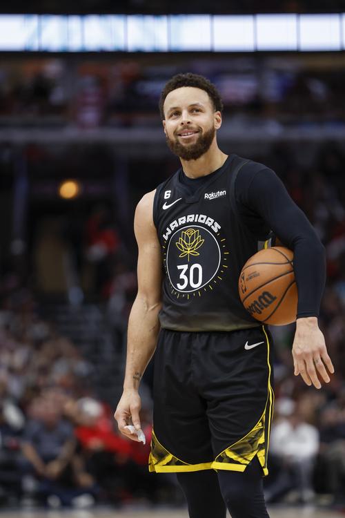 米体：罗马法院起诉那不勒斯转会财务造假，涉及奥斯梅恩等人（米体：罗马法院就那不勒斯涉嫌转会财务造假提起诉讼，奥斯梅恩等人牵涉其中）