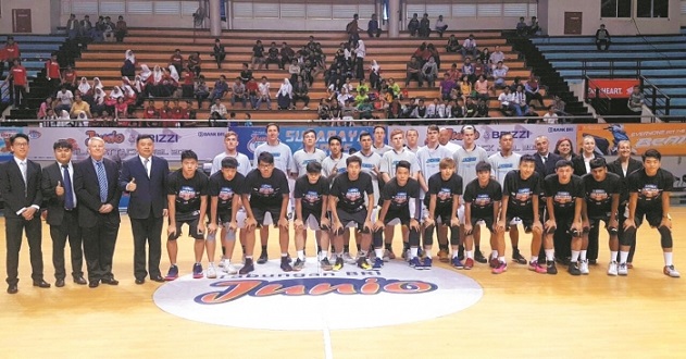 足球周刊：刘若钒曾想回成都却被徐正源拒绝，后获里卡多、穆斯卡特赏识（足球周刊：刘若钒欲回归成都遭徐正源拒绝，后获里卡多与穆斯卡特青睐）