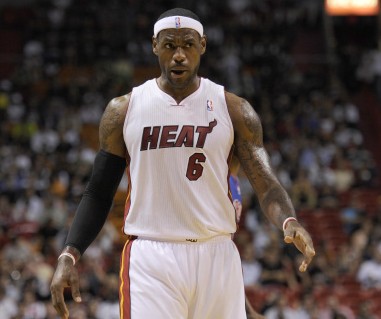 官方：美因茨主帅亨里克森下课；球队积6分排名德甲垫底（美因茨官宣解雇主帅亨里克森，球队仅积6分排名德甲垫底）