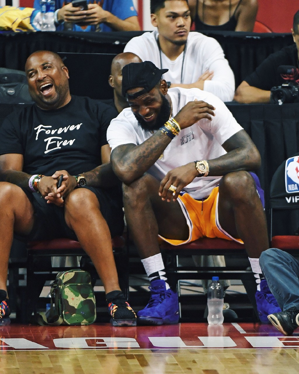 CBA比赛精彩瞬间：深圳队绝杀广东,（CBA高光时刻：深圳队压哨绝杀广东）