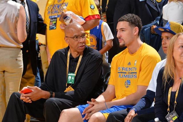 半场战报：尤文2-1卡利亚里，伊尔迪兹双响，弗拉霍维奇伤退（半场尤文2-1卡利亚里：伊尔迪兹梅开二度，弗拉霍维奇因伤离场）