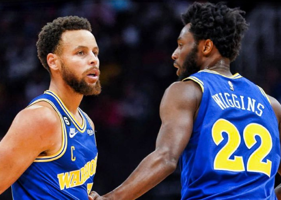 辽宁男篮王哲林末节关键表现（王哲林末节爆发助辽宁男篮掌控胜局）